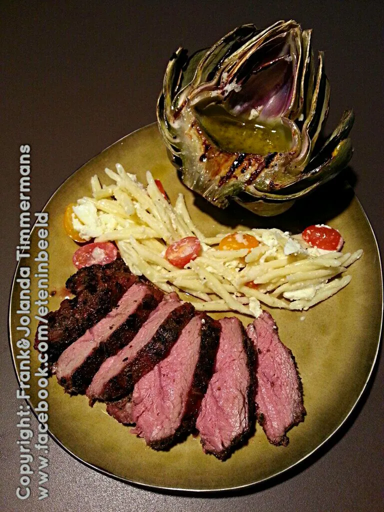 Snapdishの料理写真:Lamb rumpsteak, pasta salad and artichoke|Frank&Jolanda - Eteninbeeldさん