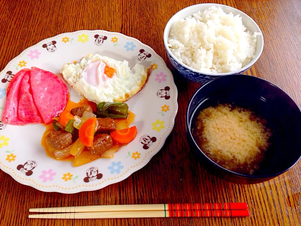 Snapdishの料理写真:ham, egg, misoshiru, sofutan meatball,😆🍴|í♥︎ՏɑƘմɾɑさん