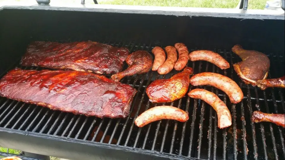 SLOW SMOKED LOUISIANA STYLE PORK RIBS 5.5 HRS COOKING TIME.|Frank Ortizさん