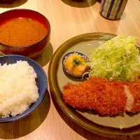 Snapdishの料理写真:ロースカツ定食(^^)|こんどう かずゆきさん