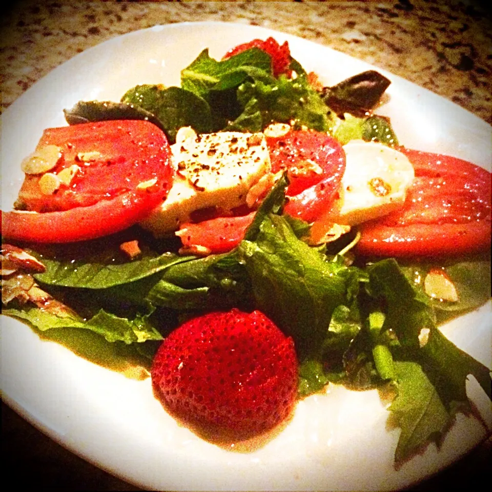 Strawberry caprese  salad|angelaさん