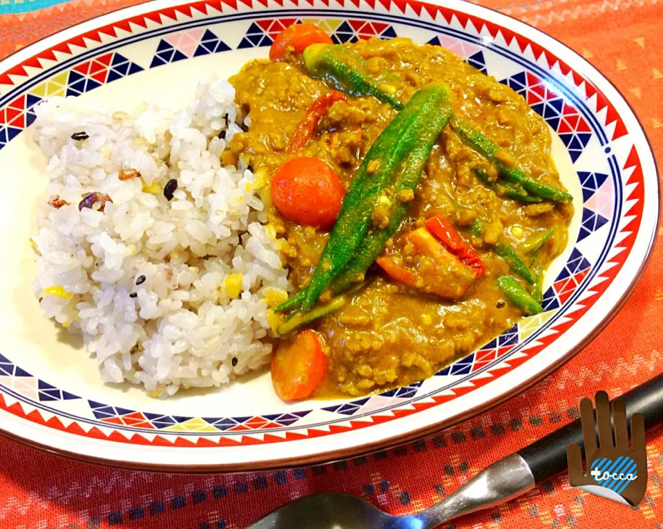 Snapdishの料理写真:Moco’sキッチン オクラたっぷりカレーde子ども仕様にアレンジ🍛ƪ(•̃͡ε•̃͡)∫ʃ”🐝✨|toccaさん