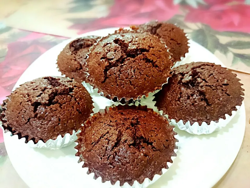 Snapdishの料理写真:chewy brownie cupcakes|tanacha ganganandaさん