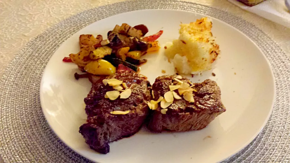 Steak with home made mush potato and fried vegetable.|Saito  Iwaoさん