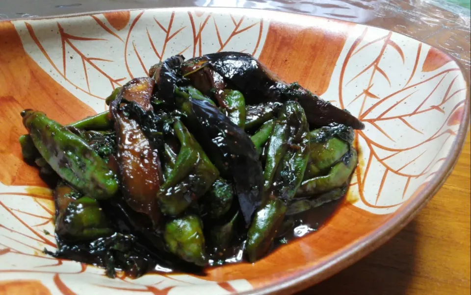 獅子唐と茄子と青紫蘇の甘辛味噌炒め！|じゃっきーさん