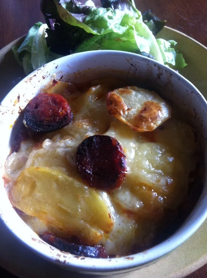 Snapdishの料理写真:Pommes Boulangères au Chorizo et Comté (french cheese) ,Petite Salade Verte|PHILIPPEさん