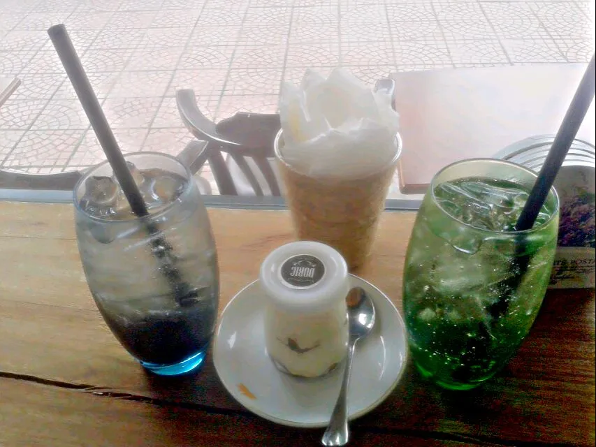 Soda strawberry and soda green apple ♪♪♪
Tiramisu cacao ♥♥♥|Hà Phươngさん