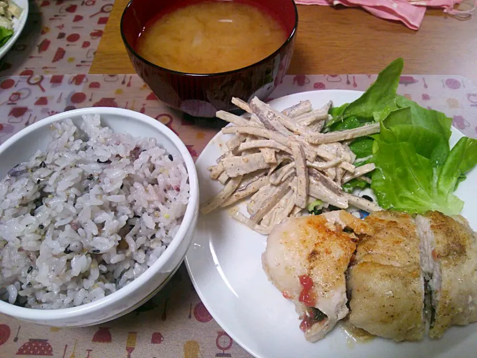 ７月９日 鶏むね肉の梅大葉焼き ごぼうサラダ 玉ねぎのお味噌汁|いもこ。さん