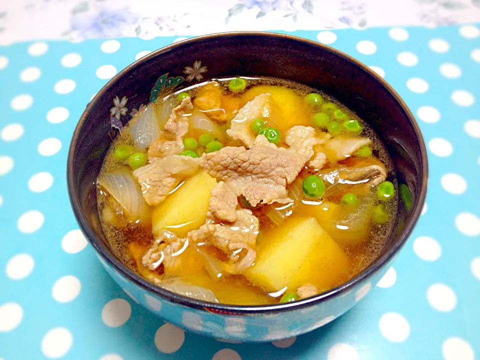 Nikujaga is a Japanese dish of meat, potatoes and onion stewed in sweetened soy sauce,|Liezlさん