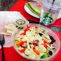 Snapdishの料理写真:Quiznos' Mediterranean salad with chicken and pita chips + water 🍖🍅|Marianaさん