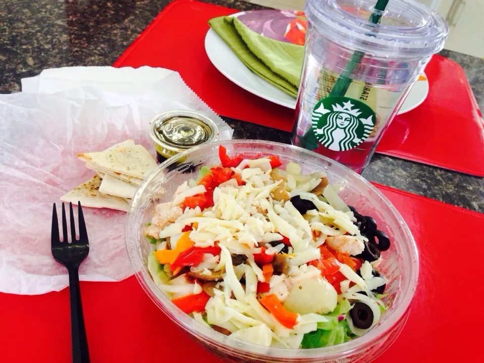 Snapdishの料理写真:Quiznos' Mediterranean salad with chicken and pita chips + water 🍖🍅|Marianaさん