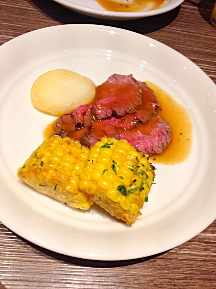 Beef steak w/ buttered corn|Mio Abeさん