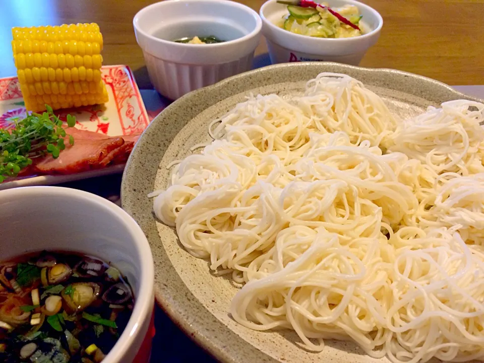 そうめんでランチ🍚🍙🍱|かずみさん