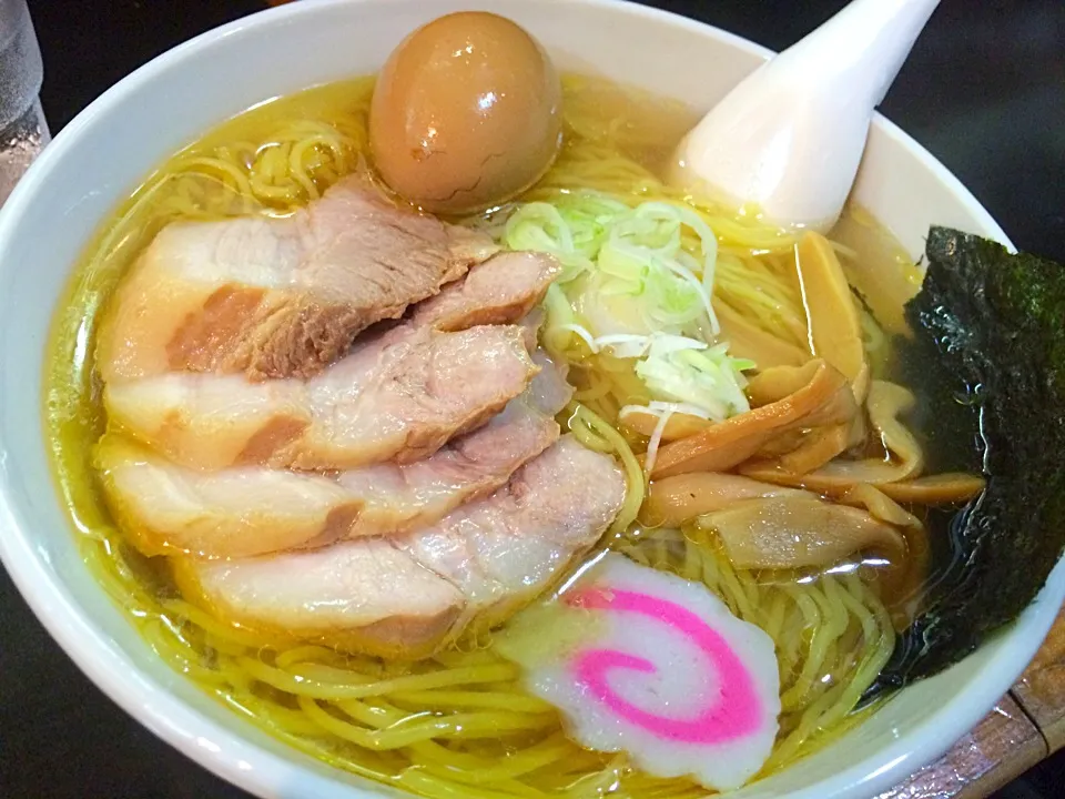 Snapdishの料理写真:看板のないラーメン屋さんの塩(上品)@四谷三丁目・一条流がんこラーメン総本家|juneshunさん