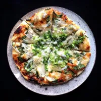 Snapdishの料理写真:Pizza of leek and whitebait  シラスとネギのピザ|AYANOさん