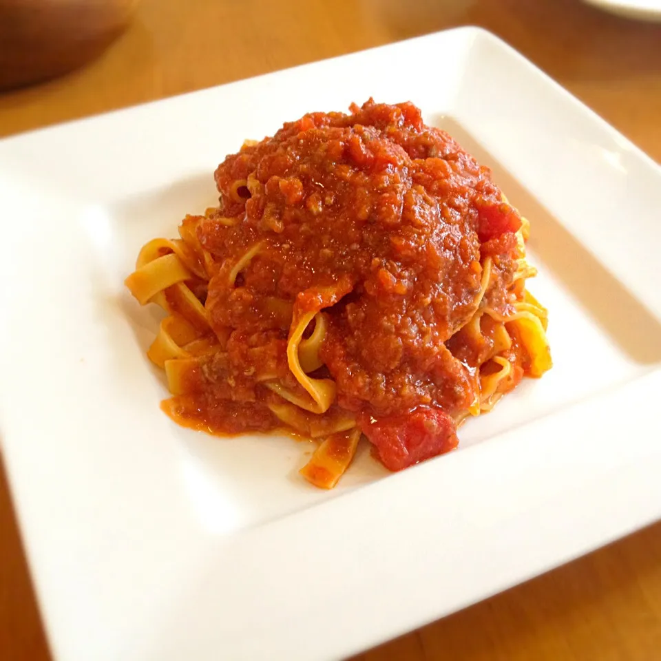 Snapdishの料理写真:お気に入りの店でランチ🍝トマトたっぷりボロネーゼ♪|ラー山さん