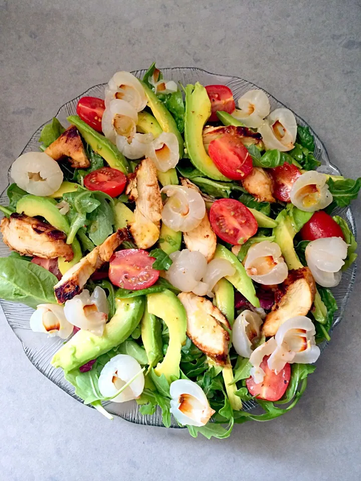 Avocado, tomato & lychee salad with grilled chicken breast|12Dragonさん