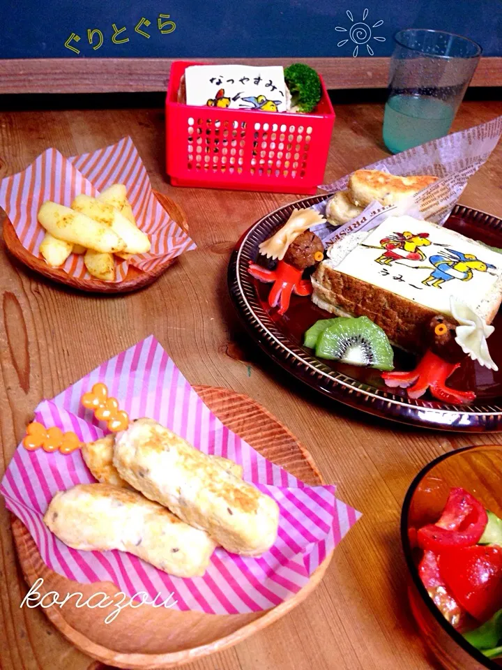 ともさんの料理 おから入りやわらかスティックチキンナゲット♪ と海水浴キャラパン🍞ランチ♪ 明日の弁当急遽中止で せめて今日は弁当ランチ風に♫|粉蔵(こなちゃん  ♪)さん