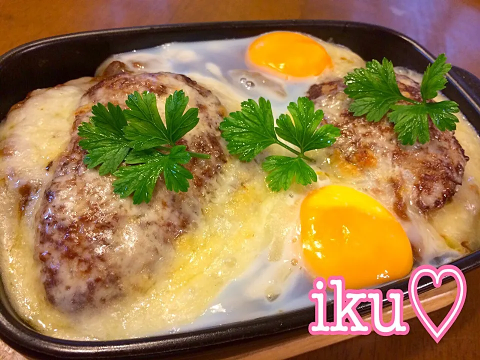 Snapdishの料理写真:昨日のカレーが残ったので…半熟卵のハンバーグカレードリア♡･*:..｡♡*ﾟ¨ﾟﾟ･|いく❤️さん