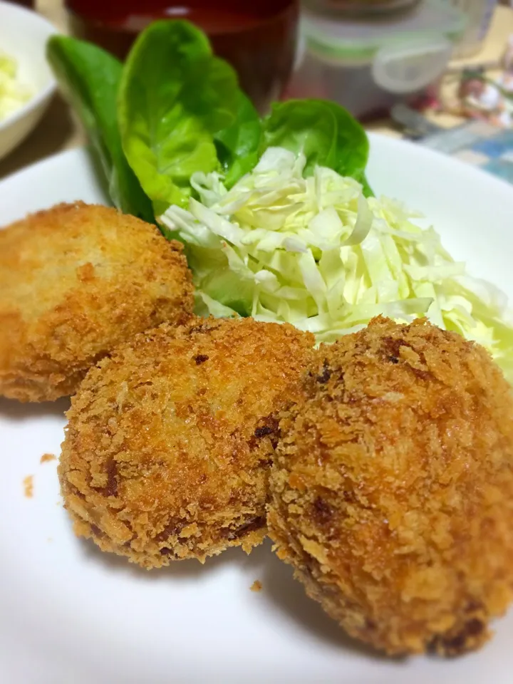 今日は台風なのでコロッケʕ•͡౪•ʔ♡|はしもさん