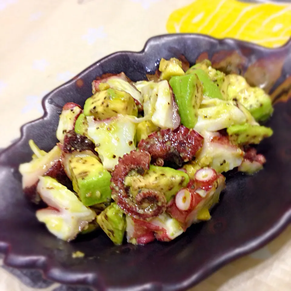 namastelotus michakoさんの料理 Garlic marinade of octopus and  avocado/タコとアボカドのガーリックマリネ|こころさん