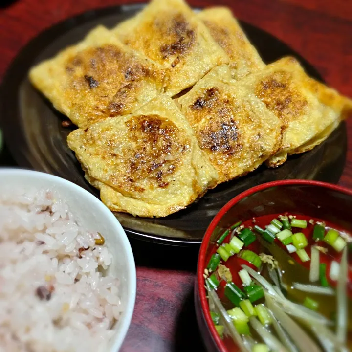 油揚げの納豆らっきょう挽肉詰め焼き＆ワカメとミョウガの吸い物|ともえさん