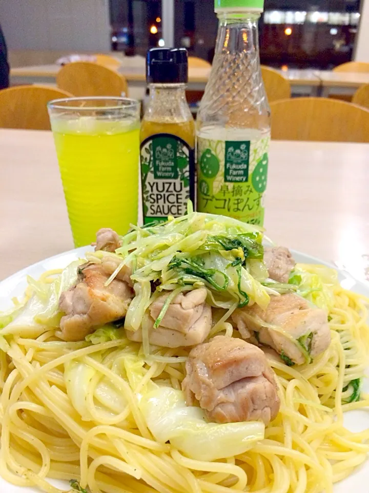 学生メシ！鶏モモと水菜とキャベツのデコぽん酢パスタ！お好みで柚子胡椒！|正垣克敏さん