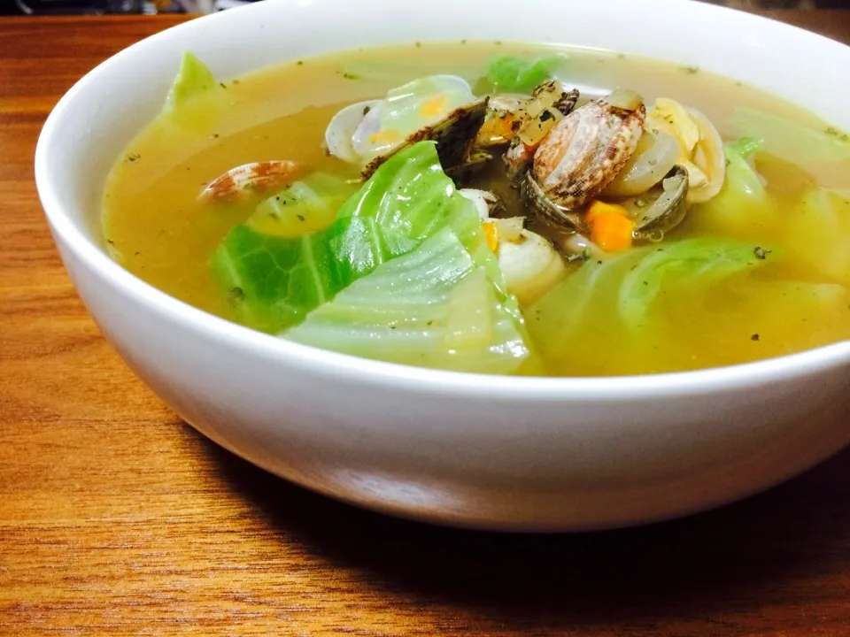 アサリとキャベツのコンソメスープ|古田拓馬さん