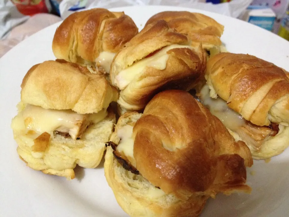 Mini croissants with turkey and cheese|Daniel Olléさん