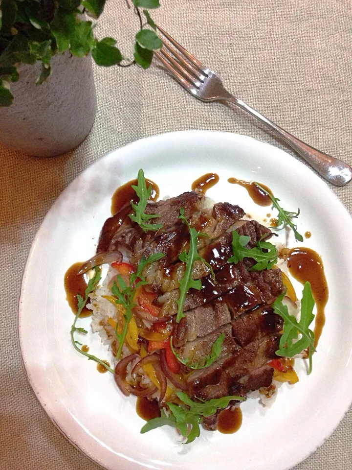 Snapdishの料理写真:Steak on rice,sauté pepper and Romi ちゃん's Balsamic×WASABI|rick chanさん