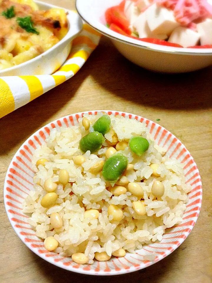 Snapdishの料理写真:水煮大豆で炊き込みご飯|かずきっちんさん