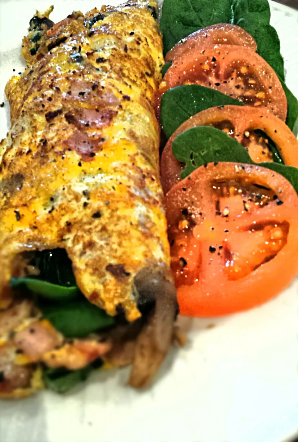 mushroom ham spinach omelette with tomato salad|woodfiredさん