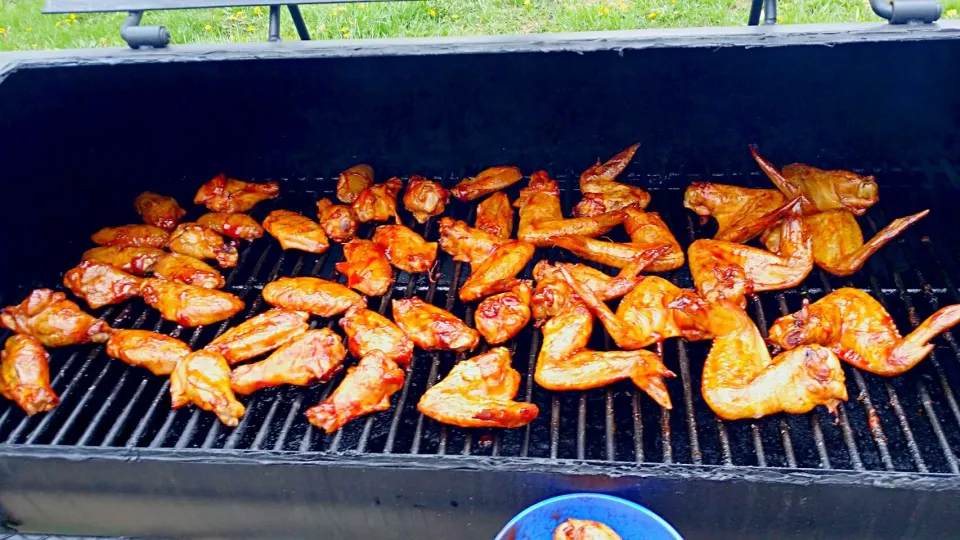 SMOKED CHICKEN WINGS  2.5 COOKING TIME USING PECAN WOOD|Frank Ortizさん