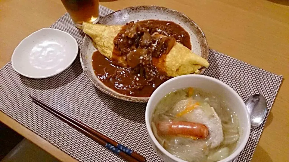 ハッシュソースのオムライスを作ってみました！
牛肉が入ったハッシュソースにクリームかかってるので、見映えよくできましたね。|nobさん