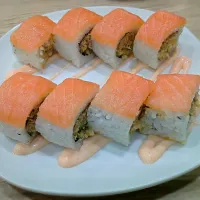 Salmon Sushi #Sushi #JapaneseCuisine|dyka septaniaさん