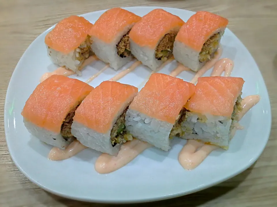 Salmon Sushi #Sushi #JapaneseCuisine|dyka septaniaさん