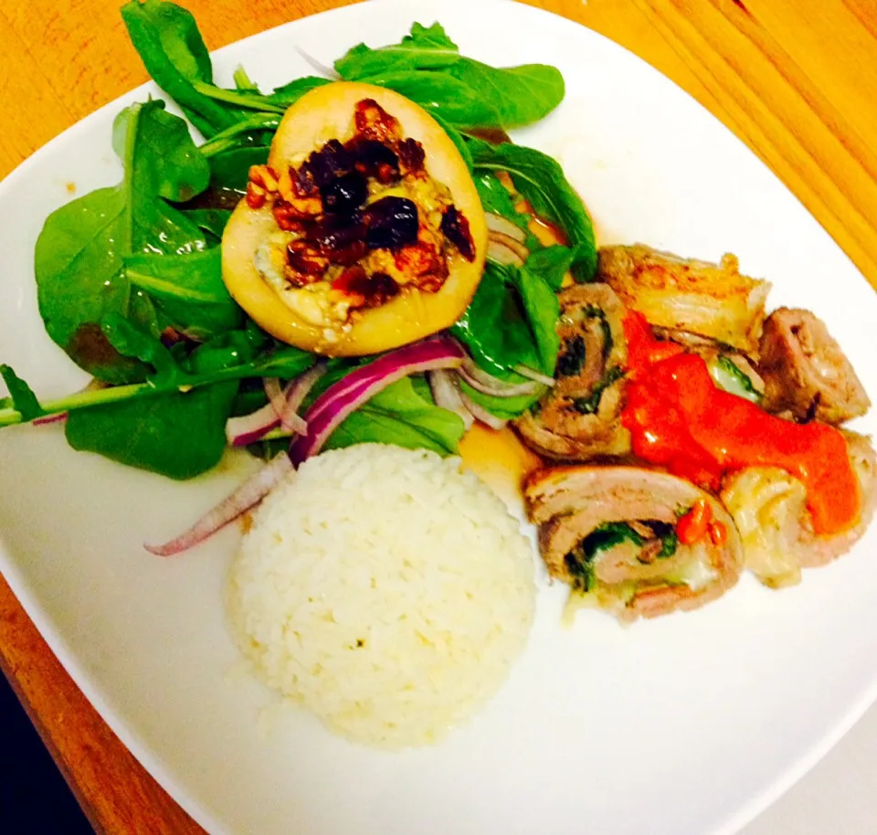 Sirloin roll, with,rice pilaf, and pear with blue cheese,cranberries and almond on arugula bed.|Claudia Maritza Sotoさん