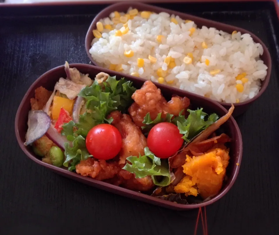 娘の弁当 トウモロコシごはん 南瓜煮 きんぴら 唐揚げ マッシュルームオムレツ|まった ゆうゆうさん