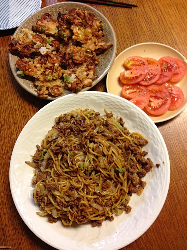 ★ひき肉と白菜の焼きそば★かき揚げ★トマト|三宅 里美さん