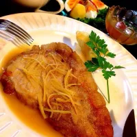 Snapdishの料理写真:お粥、リゾット、全力拒否の末、普通ご飯になったリンゴとトマトの洋食セット