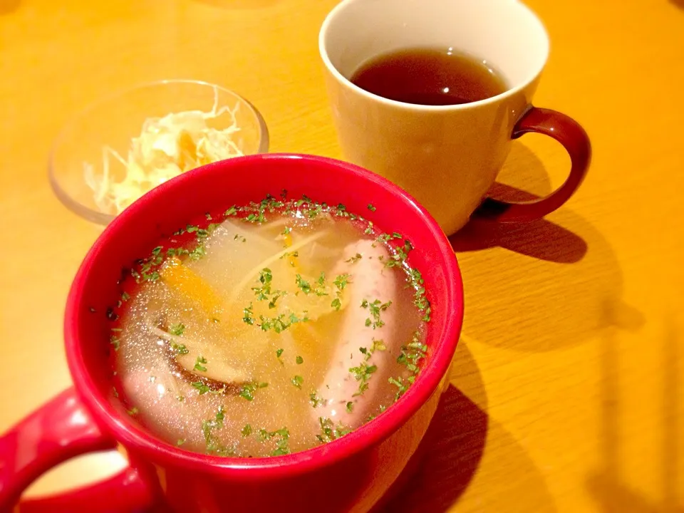 ソーセージと野菜とパスタ入りスープ、キャベツサラダ|みーさん