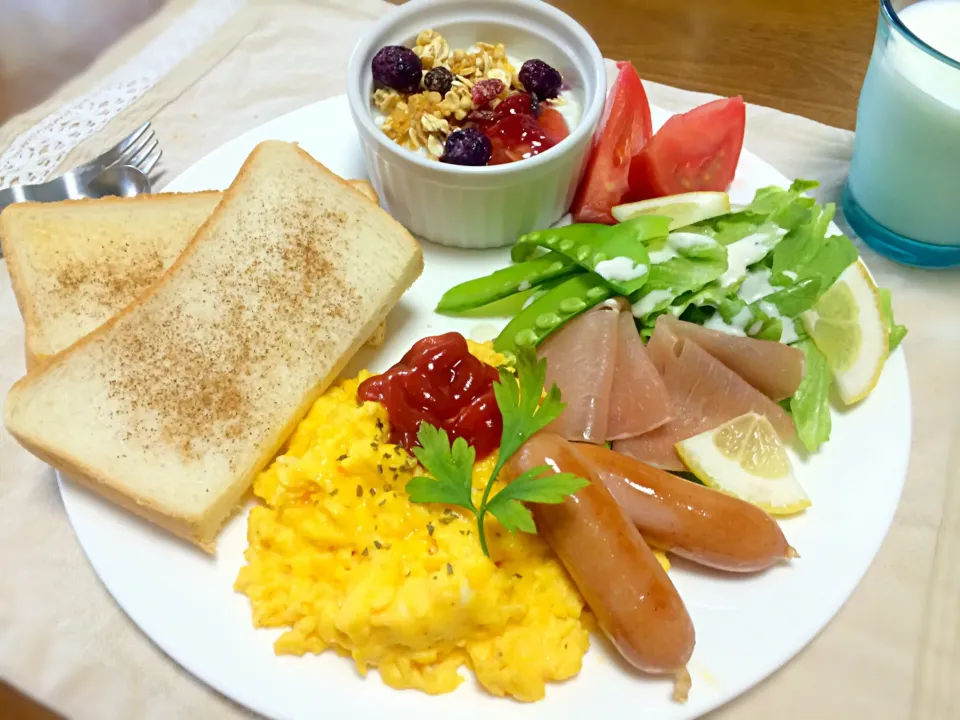 Snapdishの料理写真:シナモンシュガートーストのモーニングプレート☆|🍎ゆかりんご🍎さん