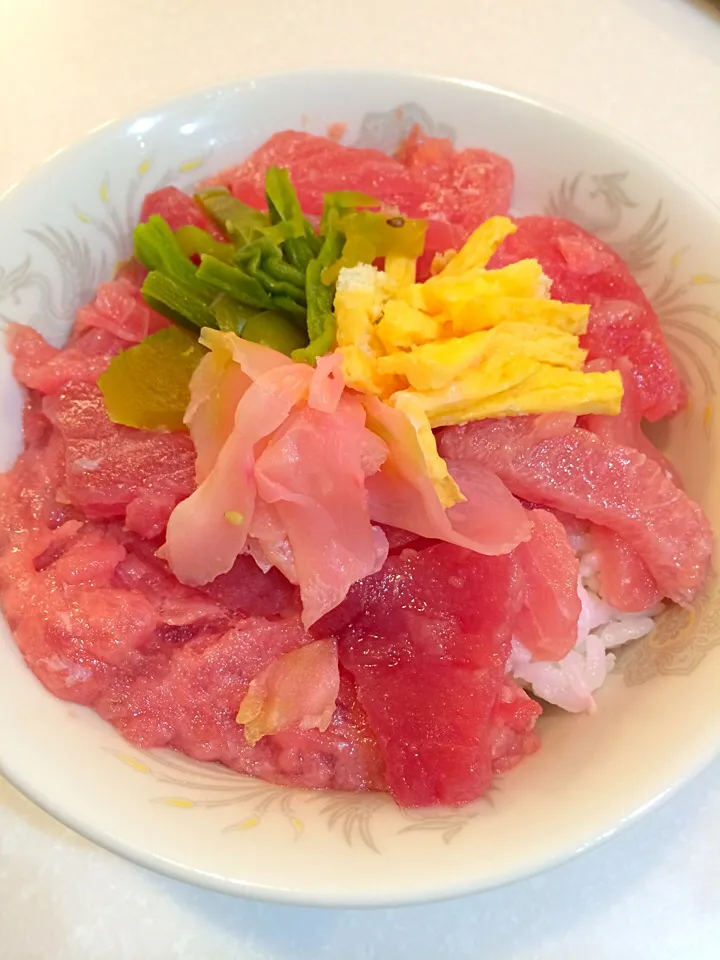 マグロづくし丼！|クリスマスローズさん