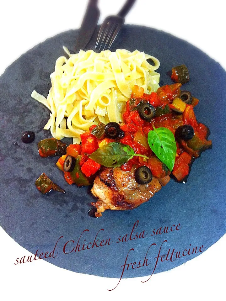 sauteed Chicken salsa sauce fresh fettucine 🍝🍴|welcomeizumiさん