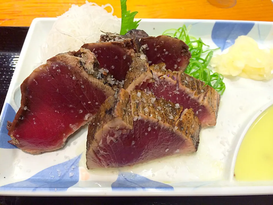 Snapdishの料理写真:高知市ひろめ市場の藁焼き塩タタキ|もうちゃんさん