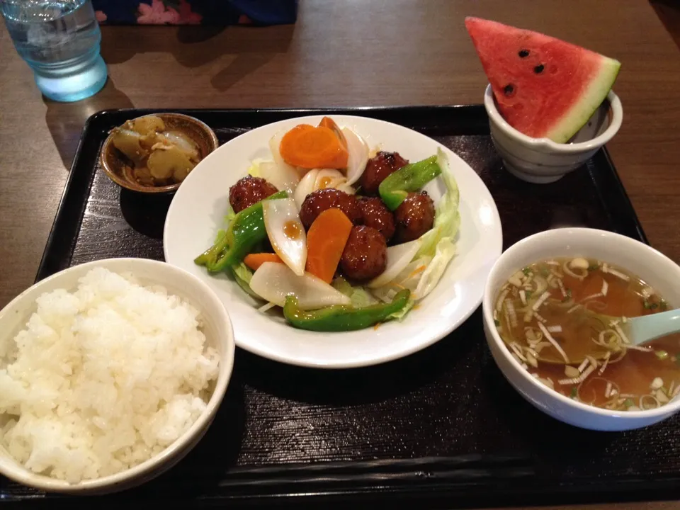 Snapdishの料理写真:肉団子と野菜の黒酢ソース|おっちさん