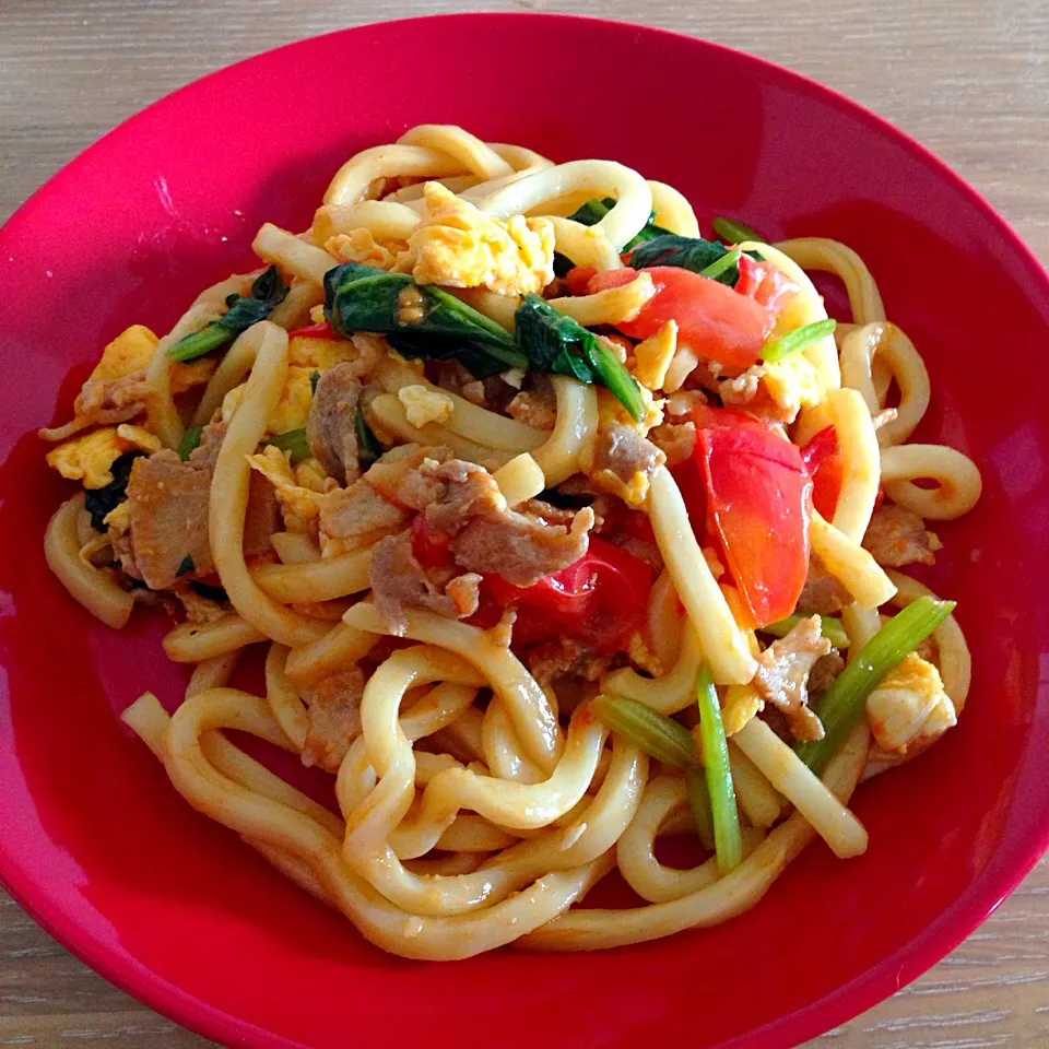 トマトとほうれん草の焼きうどん|ishigaminorikoさん