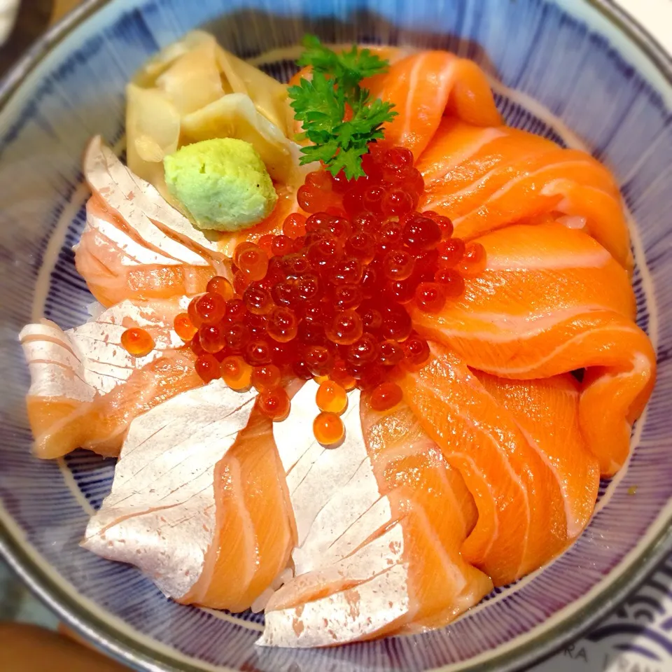 Salmon + Salmon Toro Don|Aoy Napapornさん