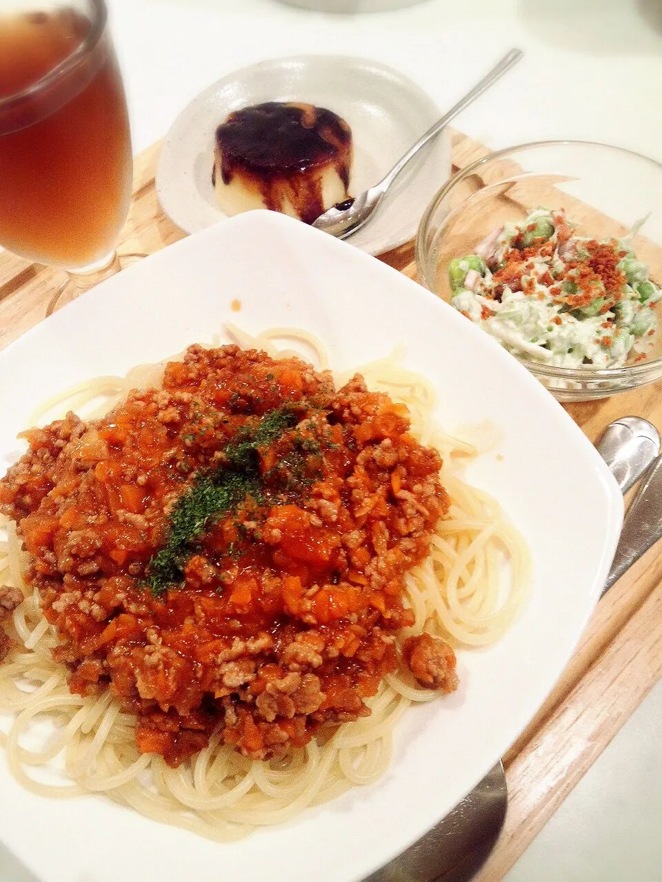 【夕ご飯】ミートソースパスタ、枝豆と焼き豚のマヨネーズサラダ、プリン♪♪|マカロンさん