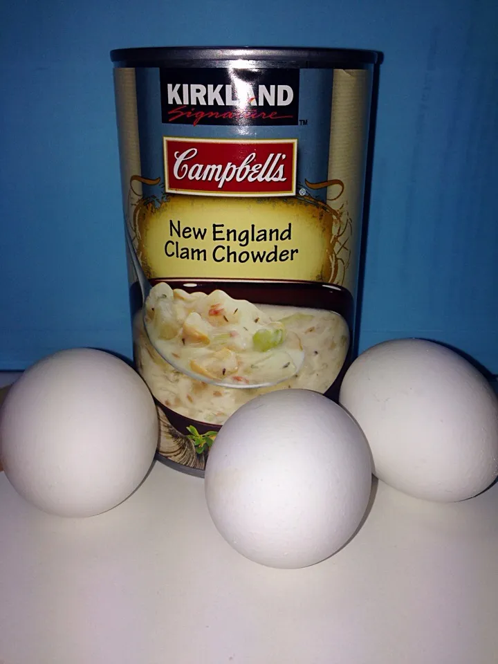 Snapdishの料理写真:New England clam chowder with 3 added eggs- egg n clam chowder.|Andrew Martiniさん